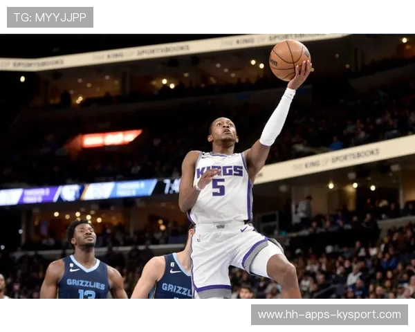 福克斯极速反击中上篮得手，国王实现精彩回合