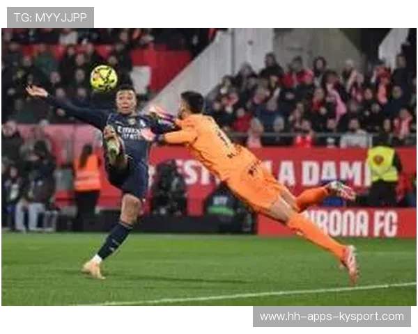 皇马中场抢断制造空档,维尼修斯一脚穿云破网